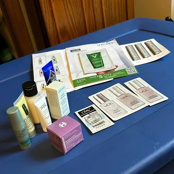 New in‎ packaging moisturizer samples - Picture 1 of 9